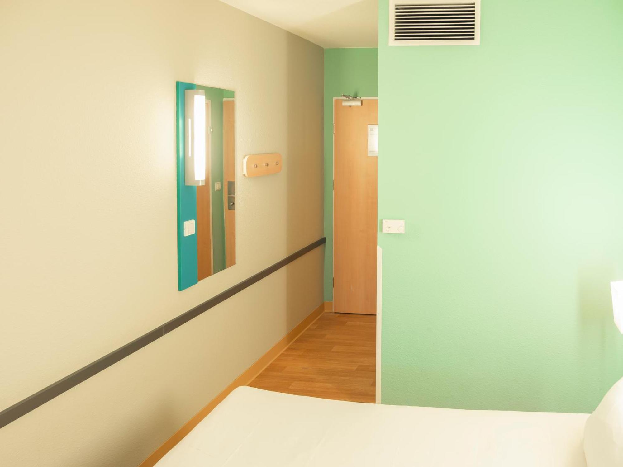 Ibis Budget Krakow Bronowice Exterior foto